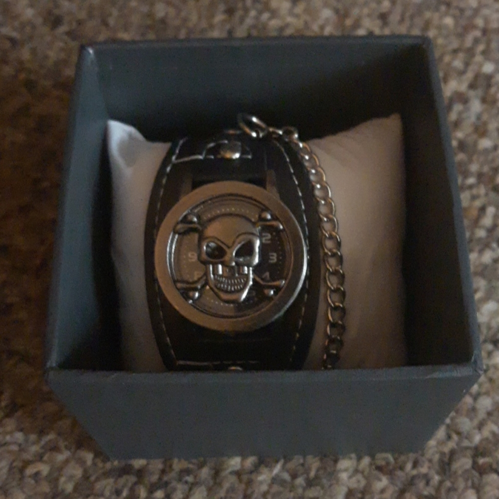 Skull Watch new never worn.